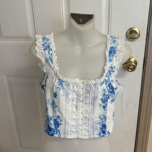 XL Altar'd State blue and white toile pattern floral sleeveless crop top. In EUC